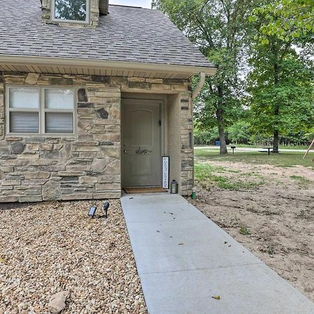 The Cozy Cottage With Lake Taneycomo Access! Branson Exterior photo