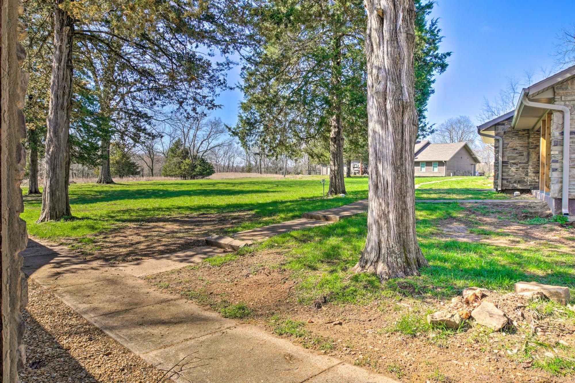 The Cozy Cottage With Lake Taneycomo Access! Branson Exterior photo