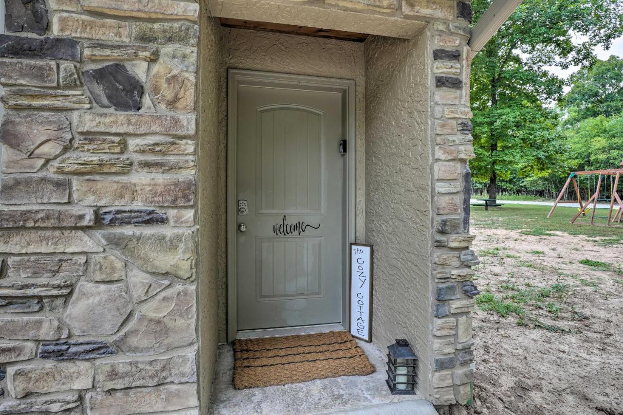 The Cozy Cottage With Lake Taneycomo Access! Branson Exterior photo